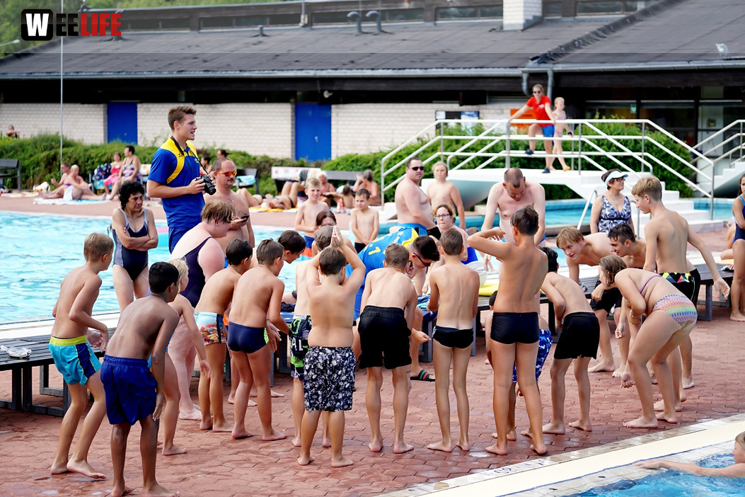 Sommer Pool Party Freibad Hof