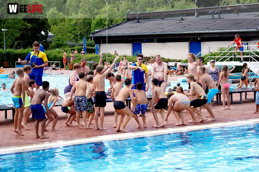 Sommer Pool Party Freibad Hof