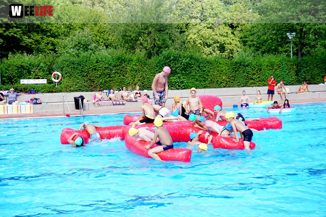 Sommer Pool Party Freibad Hof