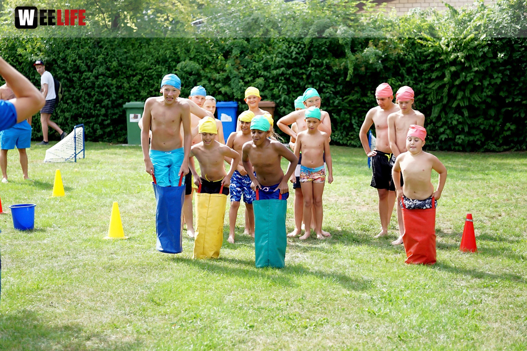 Sommer Pool Party Freibad Hof