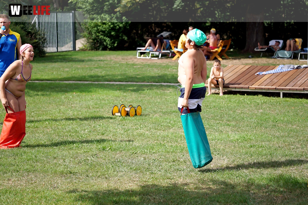 Sommer Pool Party Freibad Hof
