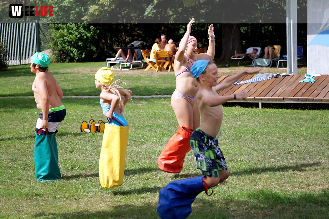 Sommer Pool Party Freibad Hof