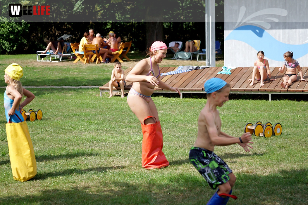 Sommer Pool Party Freibad Hof