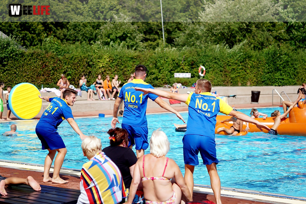 Sommer Pool Party Freibad Hof