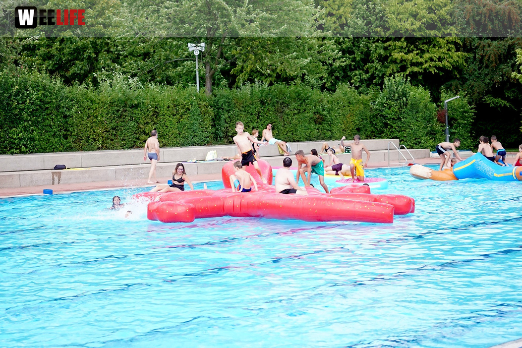 Sommer Pool Party Freibad Hof