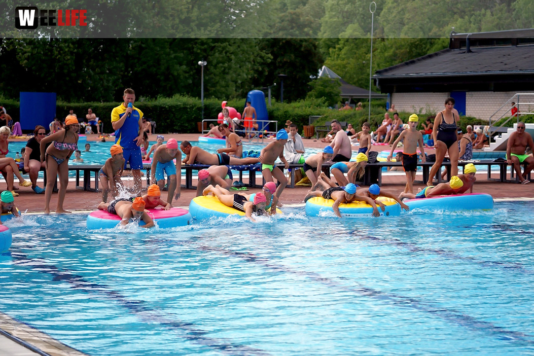 Sommer Pool Party Freibad Hof