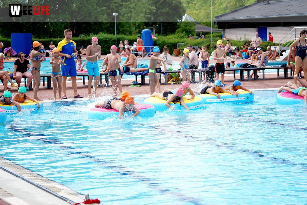 Sommer Pool Party Freibad Hof