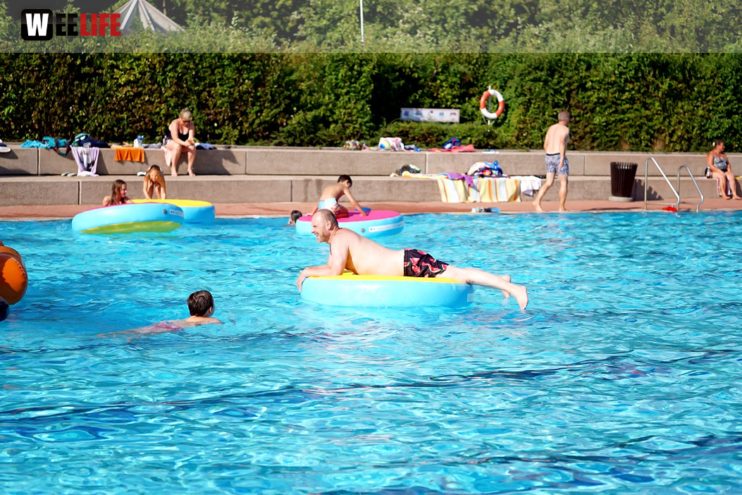 Sommer Pool Party Freibad Hof