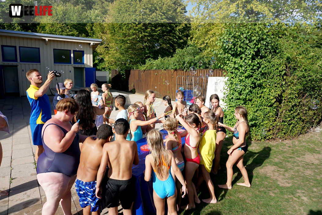 Sommer Pool Party Freibad Hof