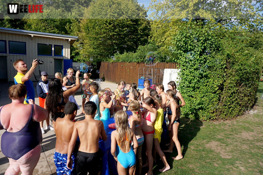 Sommer Pool Party Freibad Hof