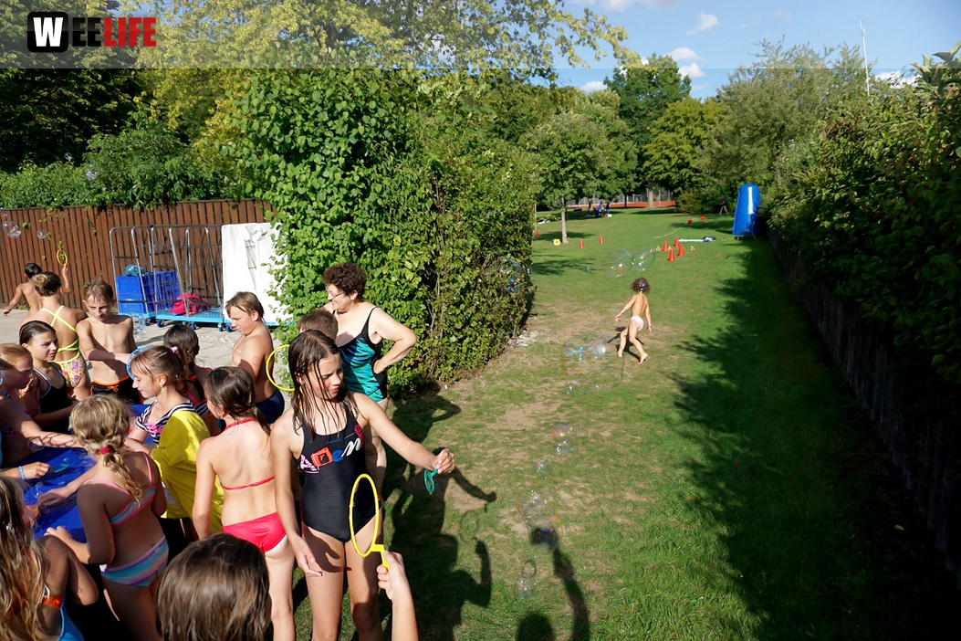 Sommer Pool Party Freibad Hof