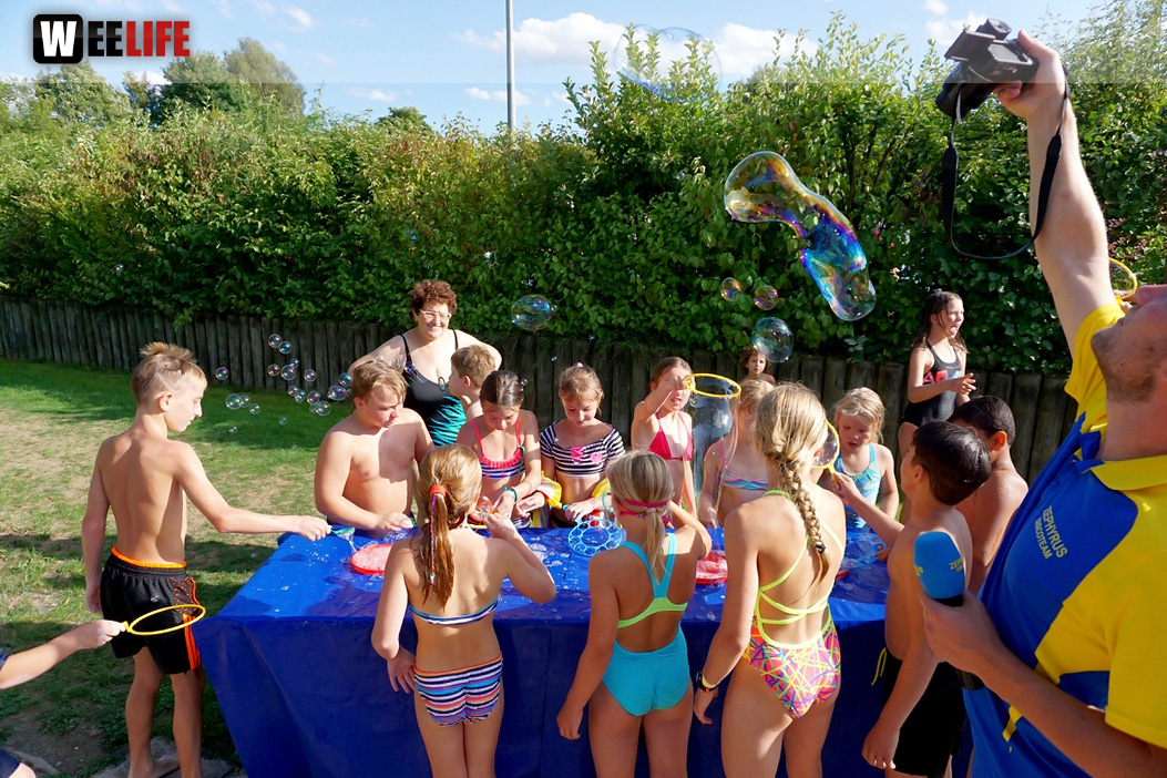 Sommer Pool Party Freibad Hof