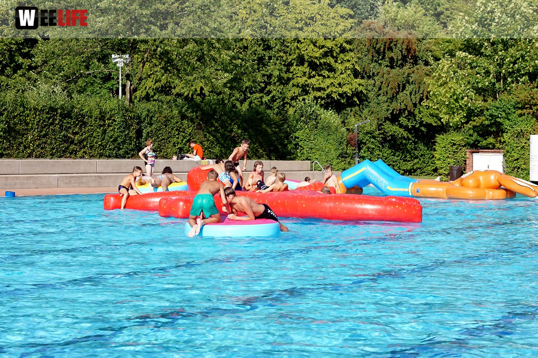 Sommer Pool Party Freibad Hof