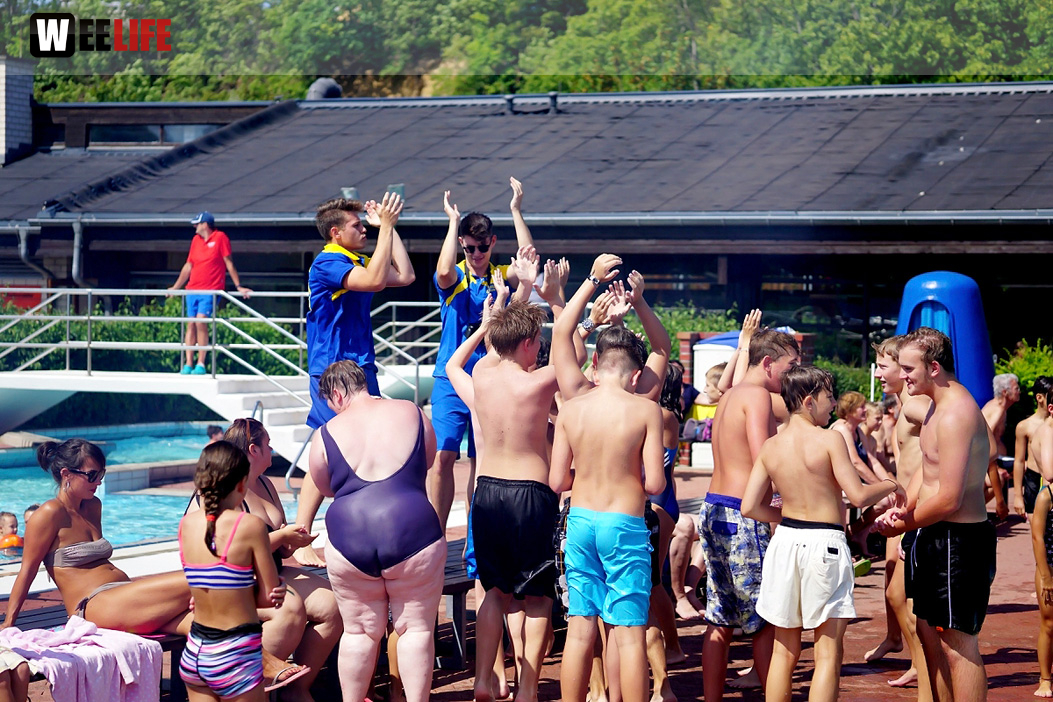 Sommer Pool Party Freibad Hof