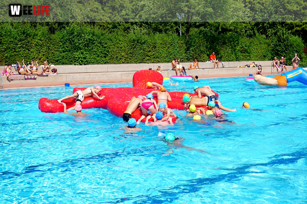 Sommer Pool Party Freibad Hof
