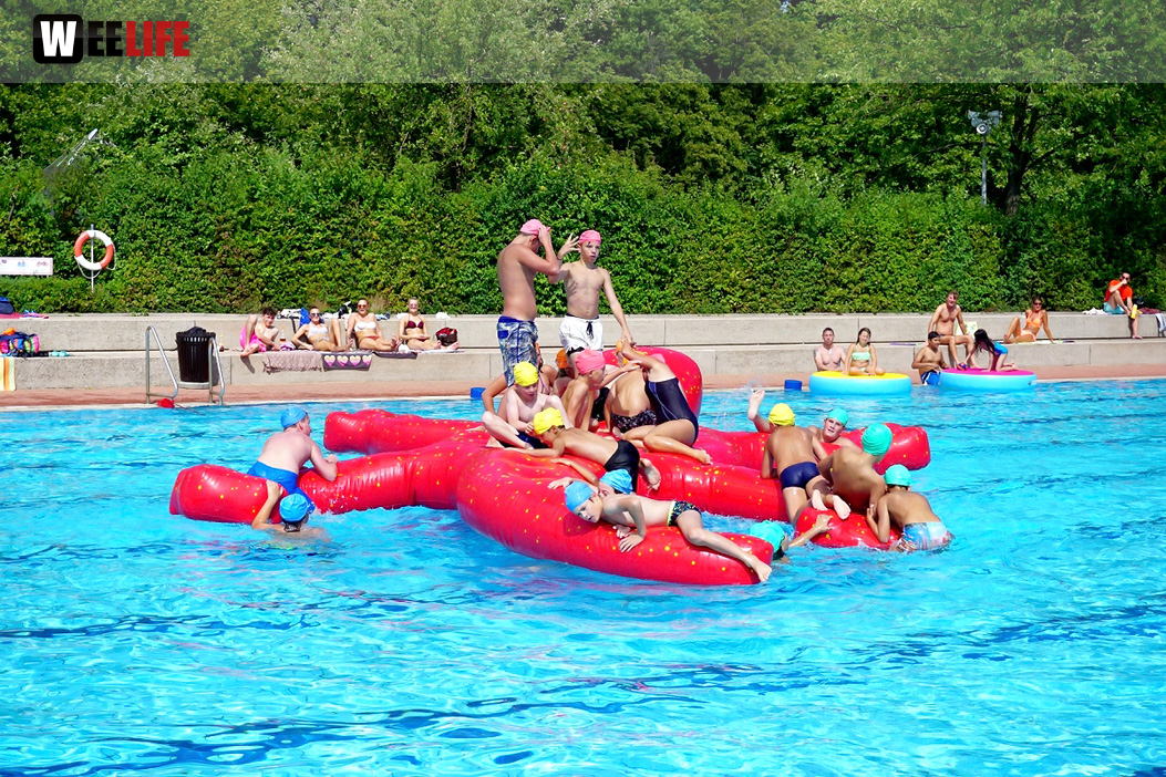 Sommer Pool Party Freibad Hof