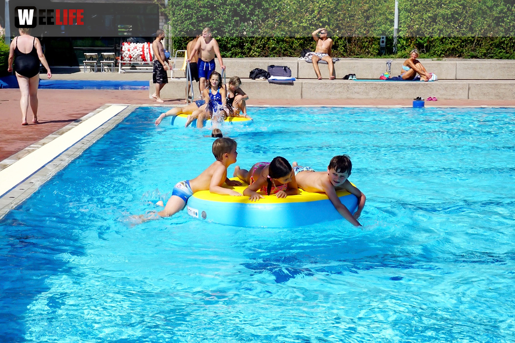 Sommer Pool Party Freibad Hof