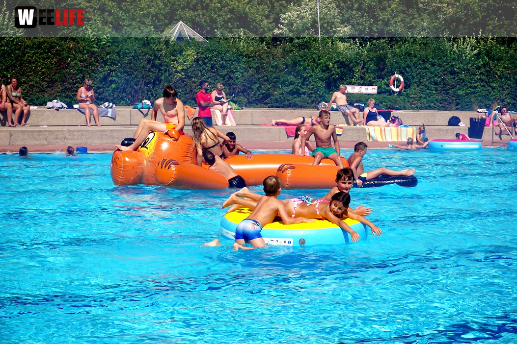 Sommer Pool Party Freibad Hof