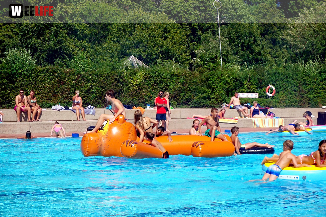 Sommer Pool Party Freibad Hof
