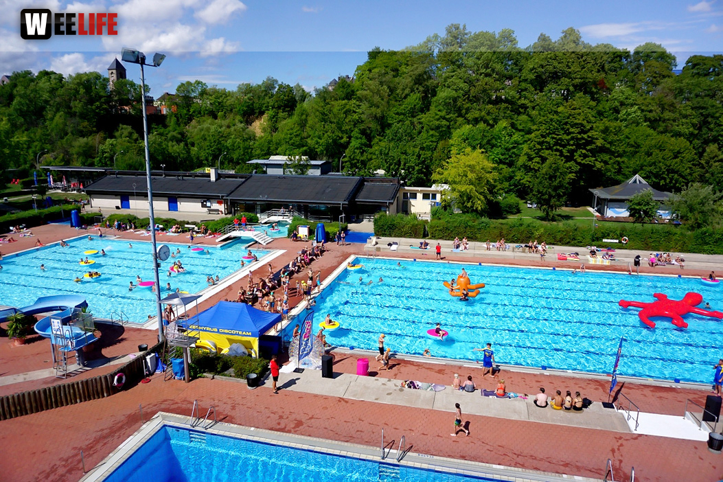 Sommer Pool Party Freibad Hof