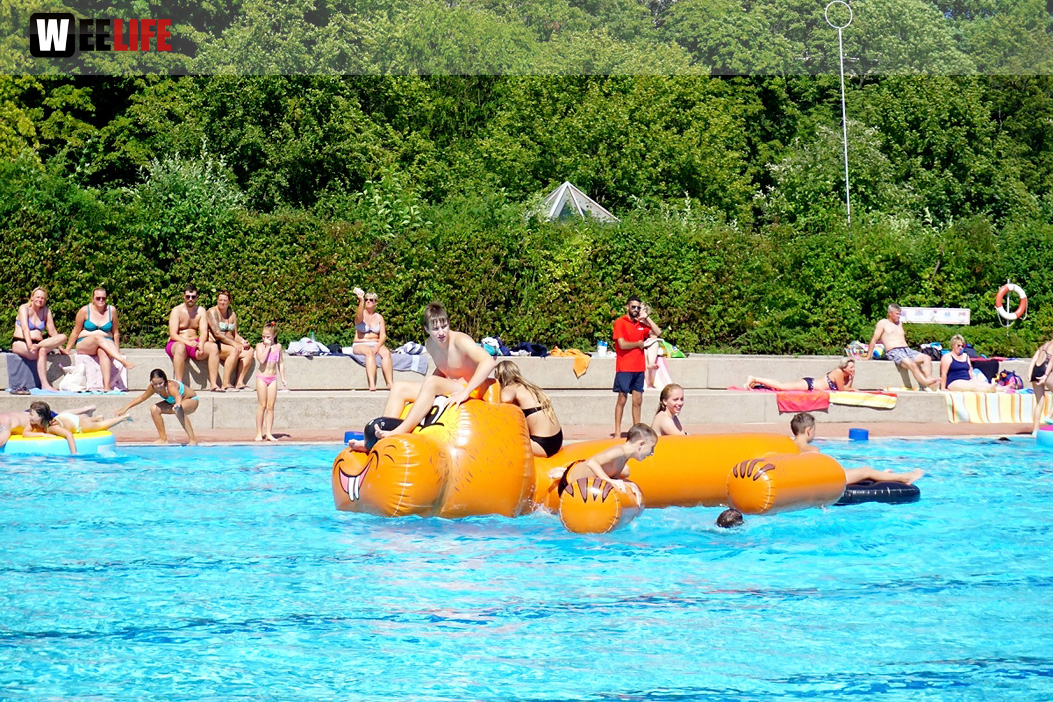 Sommer Pool Party Freibad Hof