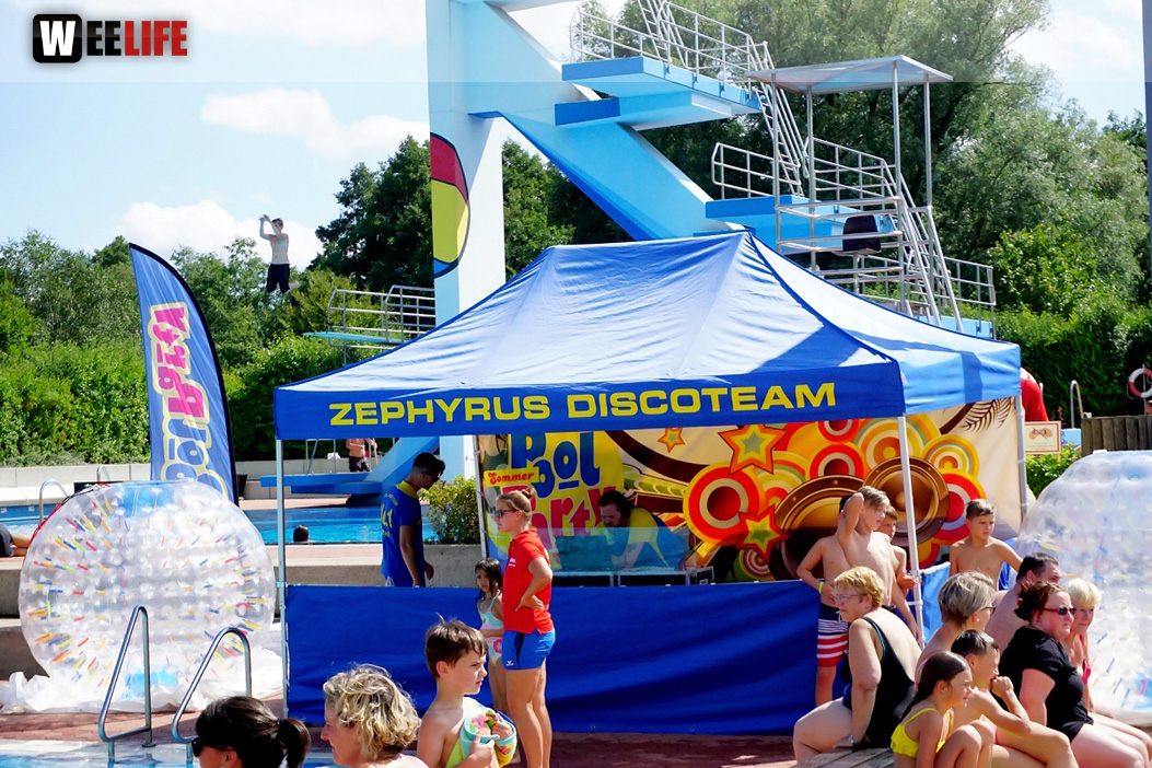 Sommer Pool Party Freibad Hof