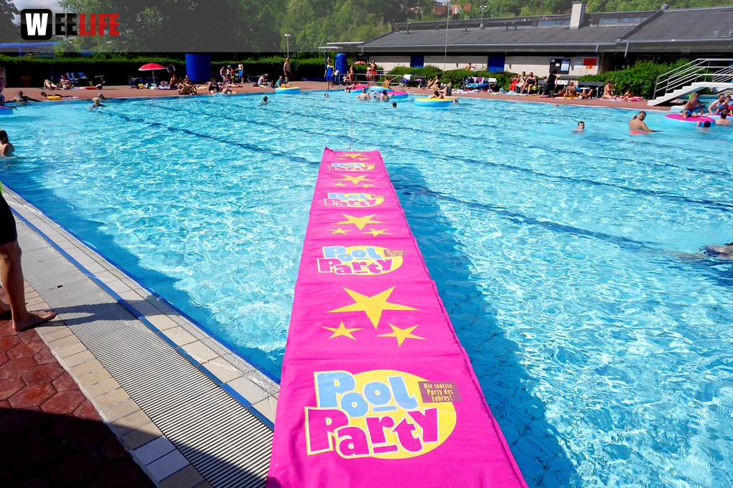 Sommer Pool Party Freibad Hof