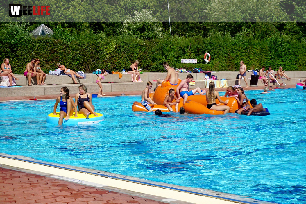 Sommer Pool Party Freibad Hof