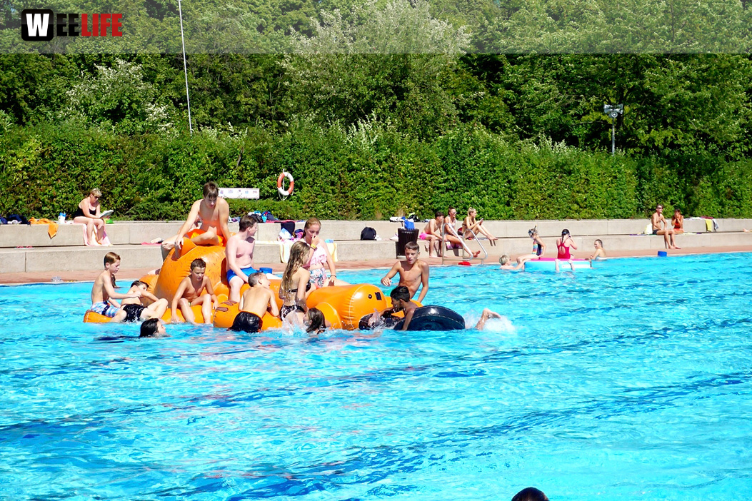 Sommer Pool Party Freibad Hof