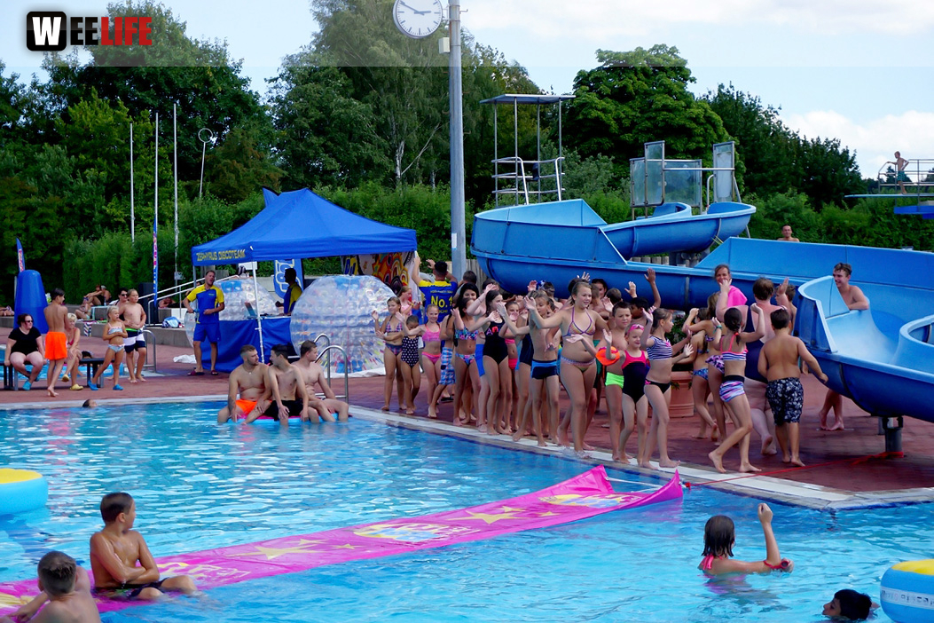 Sommer Pool Party Freibad Hof
