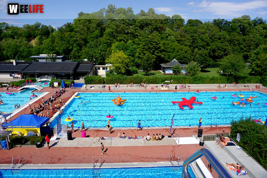 Sommer Pool Party Freibad Hof