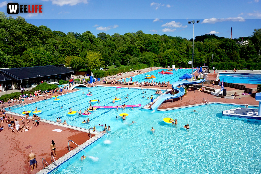 Sommer Pool Party Freibad Hof