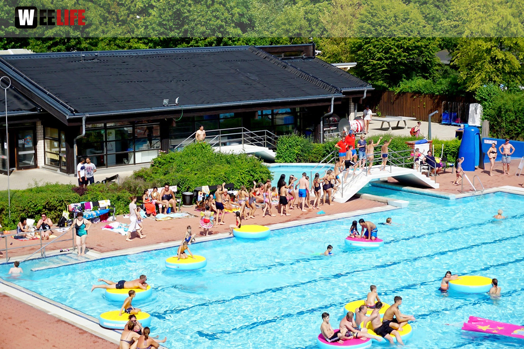 Sommer Pool Party Freibad Hof