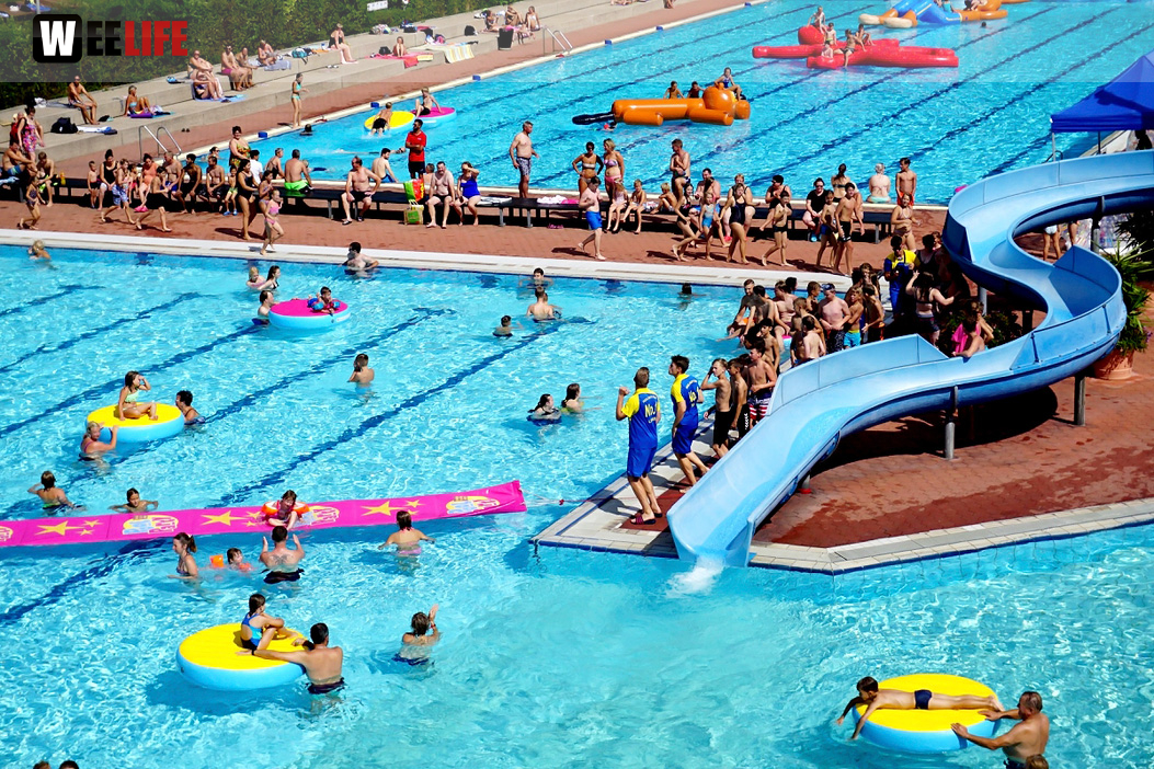 Sommer Pool Party Freibad Hof
