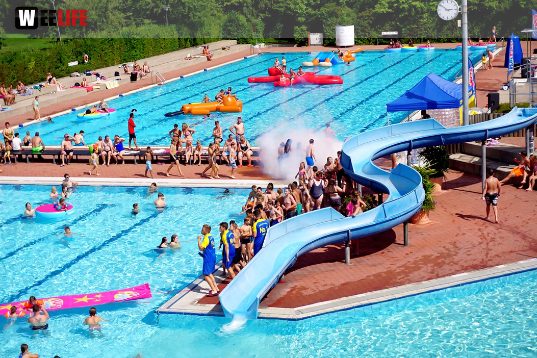 Sommer Pool Party Freibad Hof