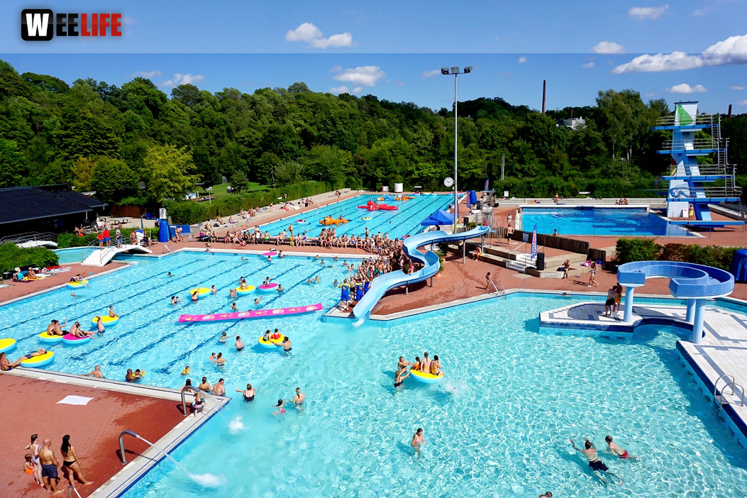 Sommer Pool Party Freibad Hof