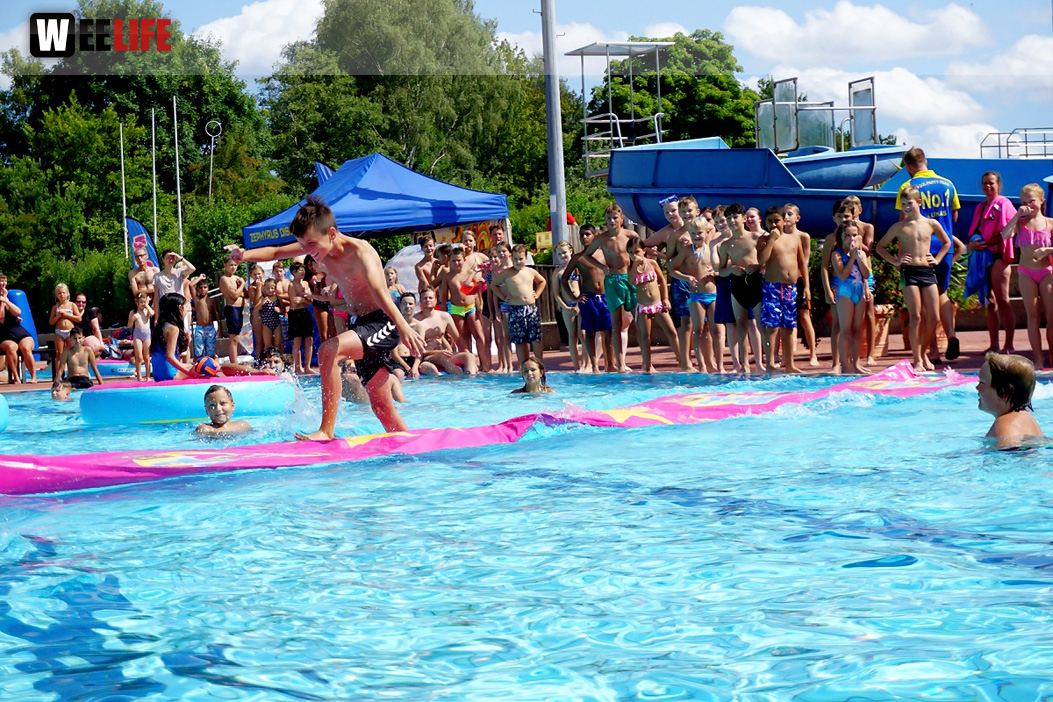 Sommer Pool Party Freibad Hof