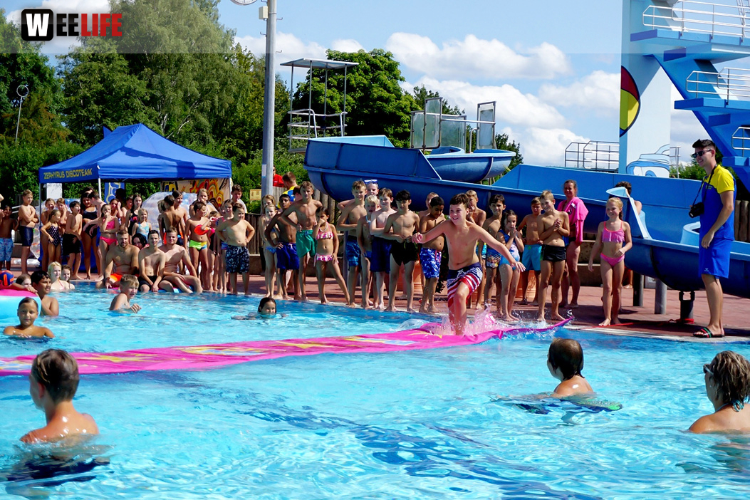 Sommer Pool Party Freibad Hof