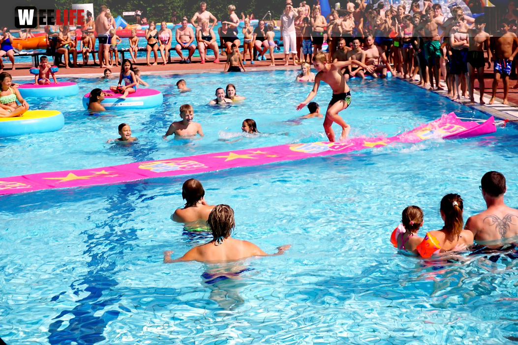 Sommer Pool Party Freibad Hof