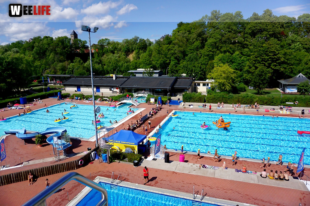 Sommer Pool Party Freibad Hof