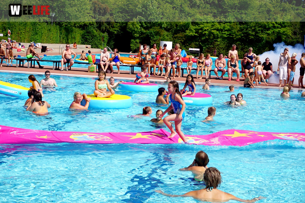 Sommer Pool Party Freibad Hof