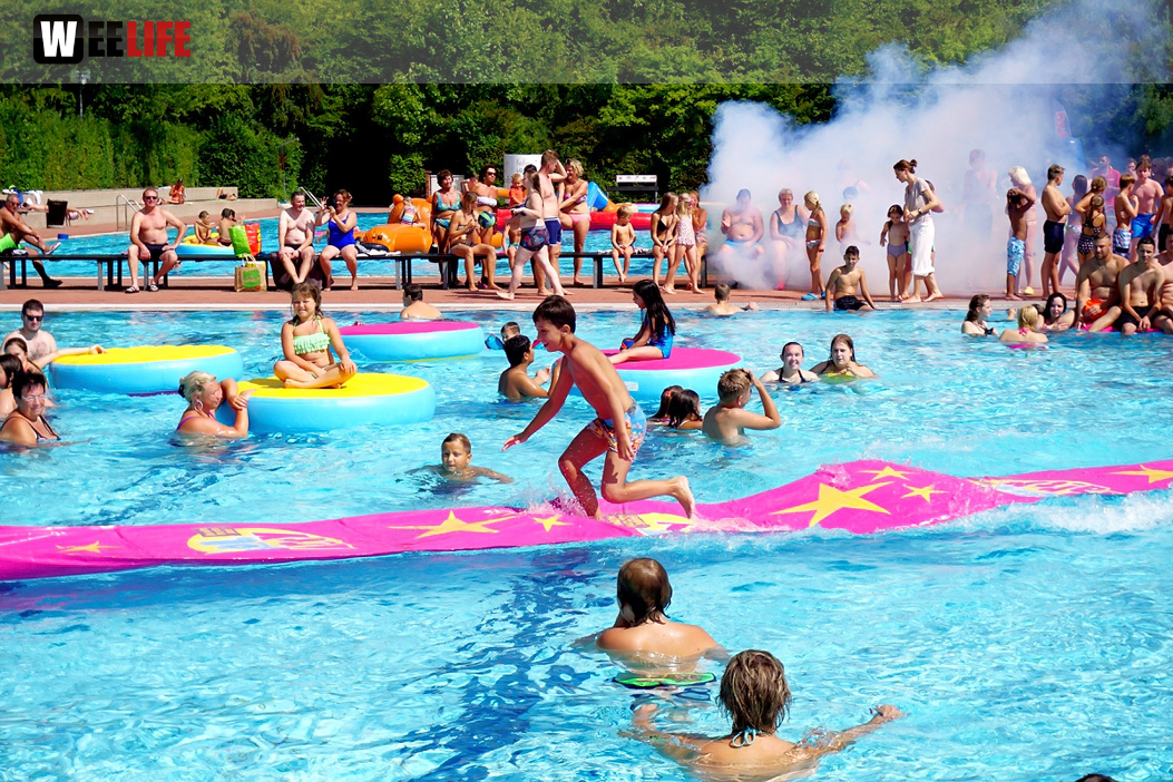 Sommer Pool Party Freibad Hof