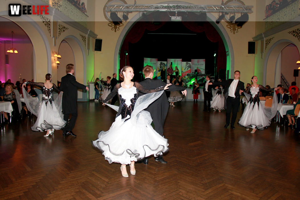 Abschlussball Jean Paul Wirtschaftsschule Montessrie GK Erwachsene TS Swing  Hof2