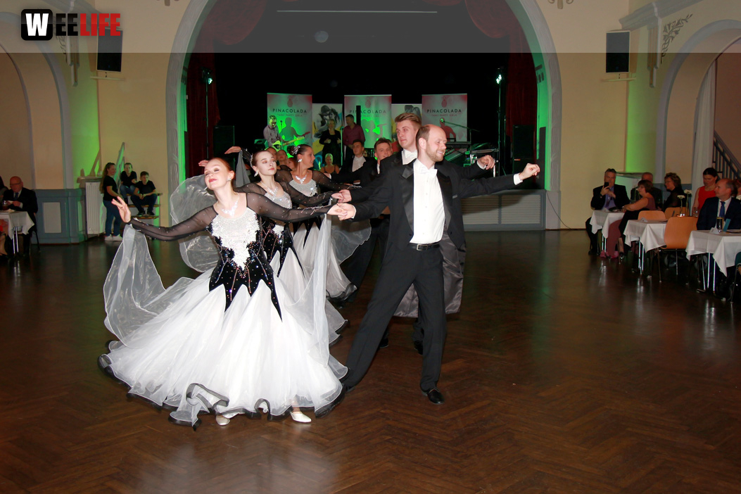 Abschlussball Jean Paul Wirtschaftsschule Montessrie GK Erwachsene TS Swing  Hof2