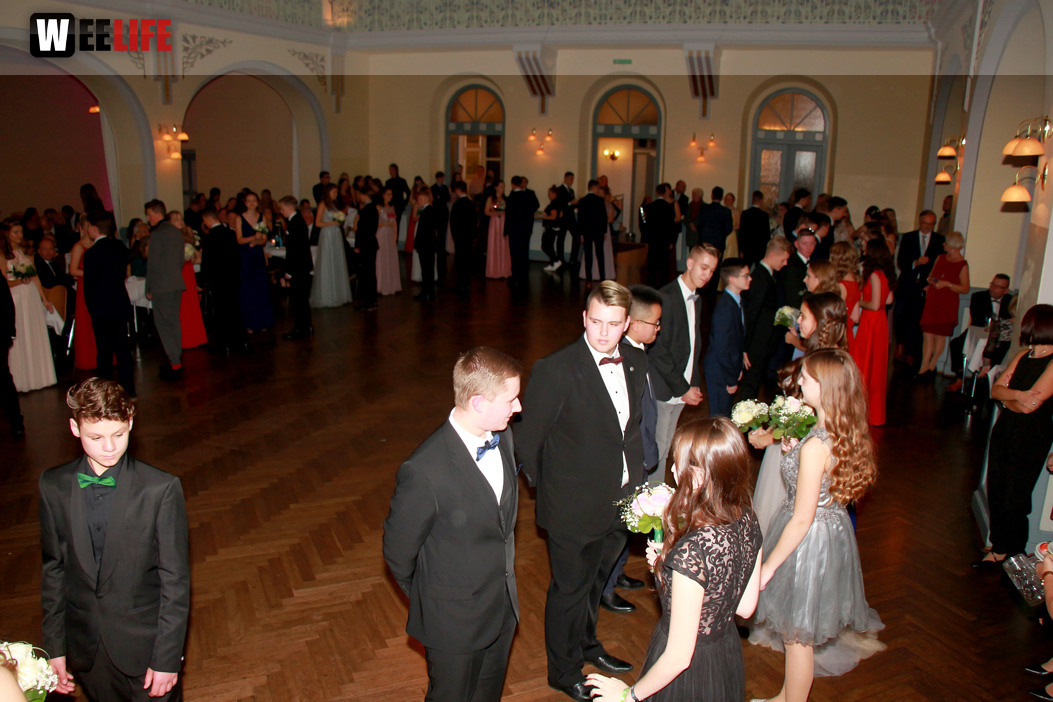Abschlussball Jean Paul Wirtschaftsschule Montessrie GK Erwachsene TS Swing  Hof2