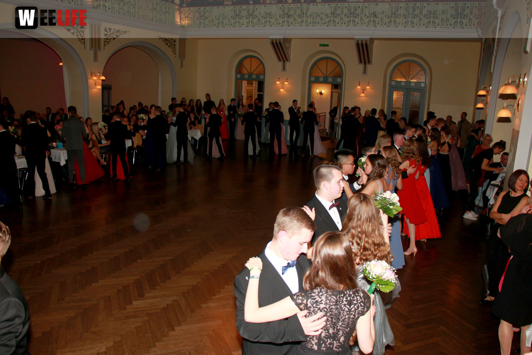 Abschlussball Jean Paul Wirtschaftsschule Montessrie GK Erwachsene TS Swing  Hof2