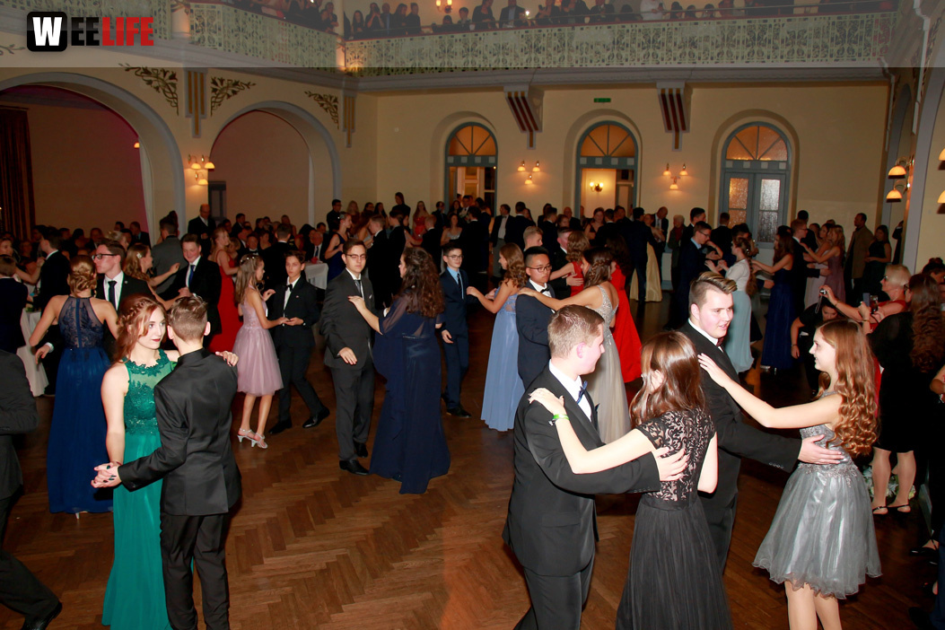 Abschlussball Jean Paul Wirtschaftsschule Montessrie GK Erwachsene TS Swing  Hof2