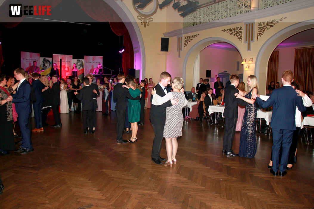 Abschlussball Jean Paul Wirtschaftsschule Montessrie GK Erwachsene TS Swing  Hof2