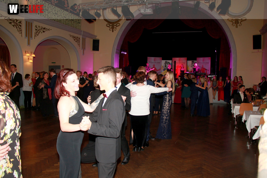 Abschlussball Jean Paul Wirtschaftsschule Montessrie GK Erwachsene TS Swing  Hof2