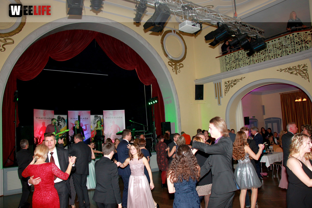 Abschlussball Jean Paul Wirtschaftsschule Montessrie GK Erwachsene TS Swing  Hof2